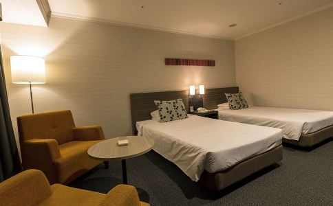 老人护腰睡有一定硬度的床 老人睡什么床好 老人睡什么床垫好 老人护腰