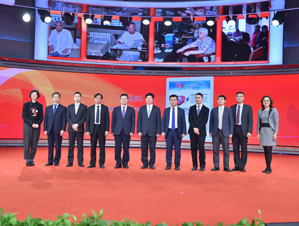 积极应对人口老龄化 共享健康中国新成果<BR>首届(2017)中国长期护理保险发展论坛举行 <BR>“中国长期护理保险”专栏同步上线